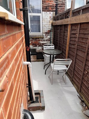 Outdoor dining - Feel at Home away from Home


Walking distance to the City and train station (Nottingham)
