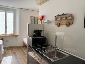 Interior - Lovely newly renovated studio apartment in strategic location (Milano)