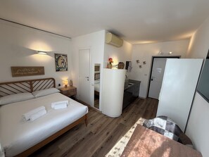 1 chambre, fer et planche à repasser, Wi-Fi gratuit, draps fournis