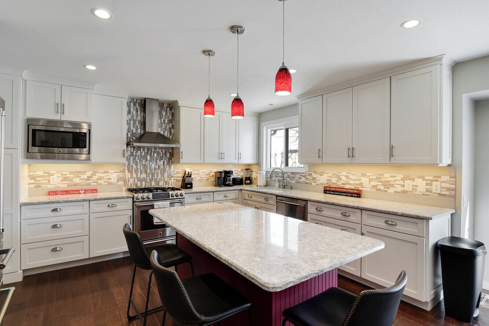 Microondas, horno, parrilla de estufa y lavavajillas 