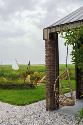Sleeping in the Barn; a 6 p vacation home in the Noordoostpolder near Overijssel