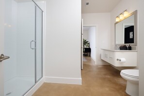 Suihku, hiustenkuivaaja