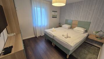 4 bedrooms, iron/ironing board, free WiFi, bed sheets