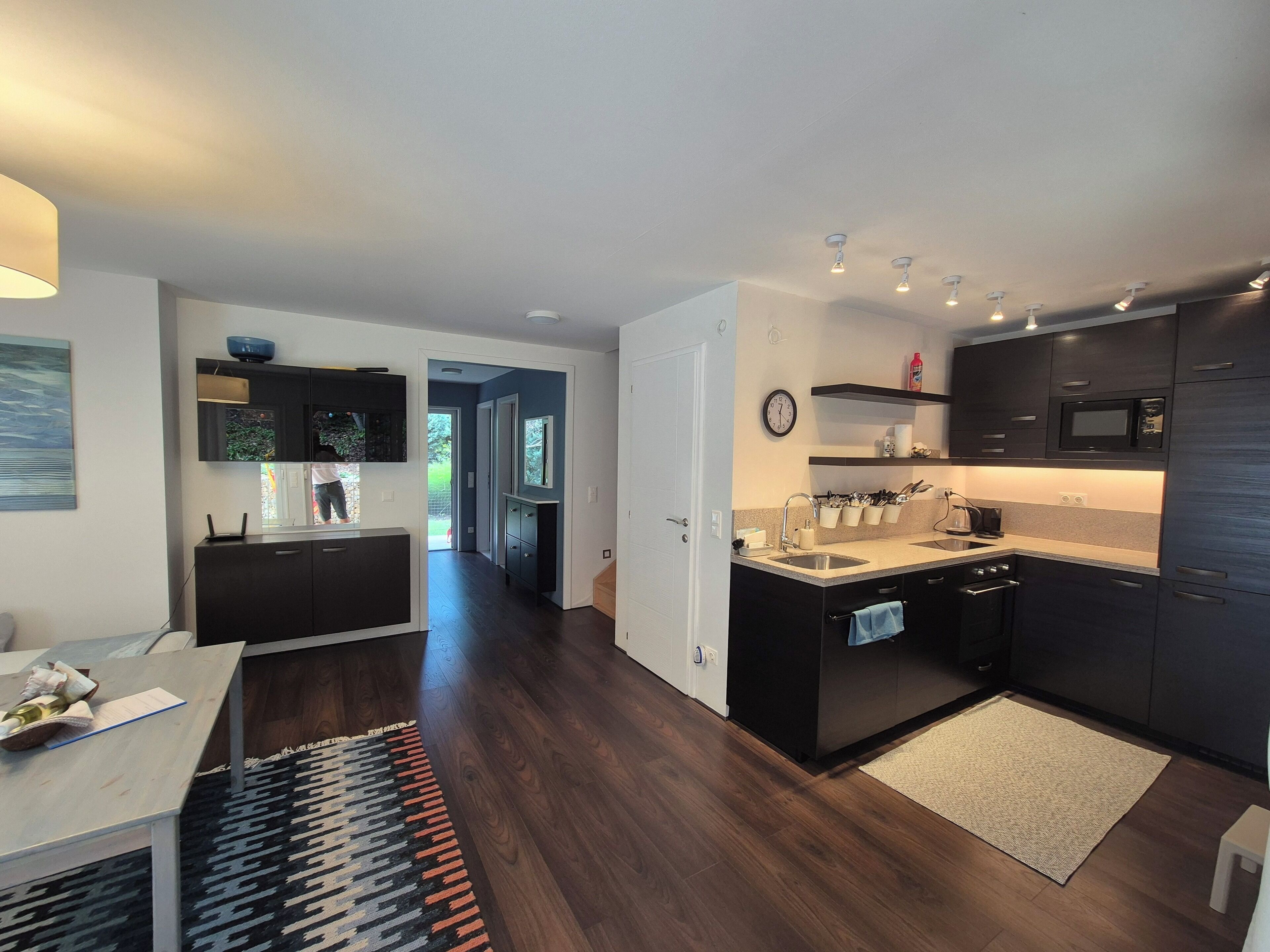 ثلاجة، ميكروويف، فرن، موقد طهي مسطح