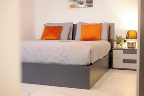 3 bedrooms, iron/ironing board, WiFi, bed sheets - Spacious Modern 3-Bedroom Apartment in Sliema, 2-Min Walk to Seafront & Ferry (Tas-Sliema)