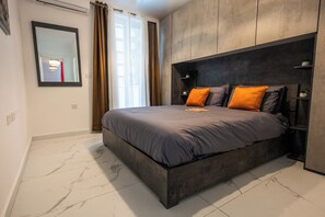3 bedrooms, iron/ironing board, WiFi, bed sheets - Spacious Modern 3-Bedroom Apartment in Sliema, 2-Min Walk to Seafront & Ferry (Tas-Sliema)