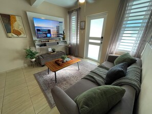 TV - 2‑Unit Home, 1 PRICE!!!! Steps to Luquillo Beach • Guest Favorite (Luquillo)