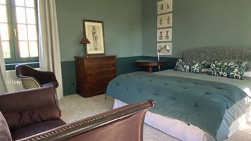 5 slaapkamers, een strijkplank/strijkijzer, wifi, beddengoed