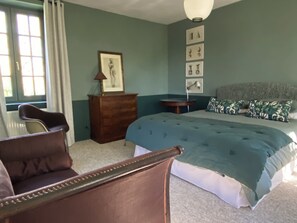 5 slaapkamers, een strijkplank/strijkijzer, wifi, beddengoed