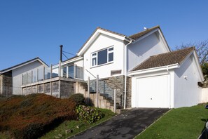 Exterior - Stylish coastal home with stunning sea views (Woolacombe)