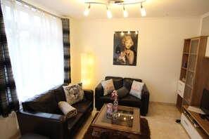 TV - Vacation apartment Lena on Bockelmann's Hof Sylt - central - quiet - beautiful (Sylt)