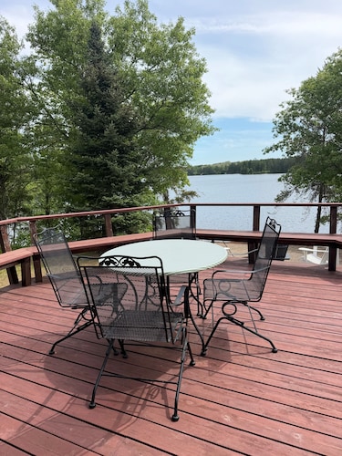 4-bedroom cabin on enchanting Cranberry Lake with access to the Minong Flowage