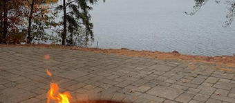 4-bedroom cabin on enchanting Cranberry Lake with access to the Minong Flowage