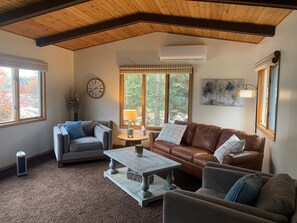 Smart TV, fireplace, stereo - 4-bedroom cabin on enchanting Cranberry Lake with access to the Minong Flowage (Gordon)