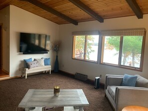 Smart TV, fireplace, stereo - 4-bedroom cabin on enchanting Cranberry Lake with access to the Minong Flowage (Gordon)