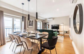 Dining - AN ELEGANT RETREAT IN THE VERY HEART OF THE CAPITAL - RUE MONSIGNY - 3 BEDROOM (Paris)