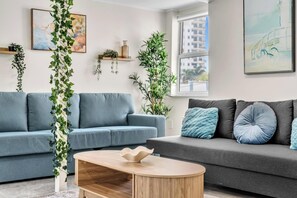 Smart TV, offices - Santorini Blu | Spacious 2BR Beachfront Suite (Hollywood)