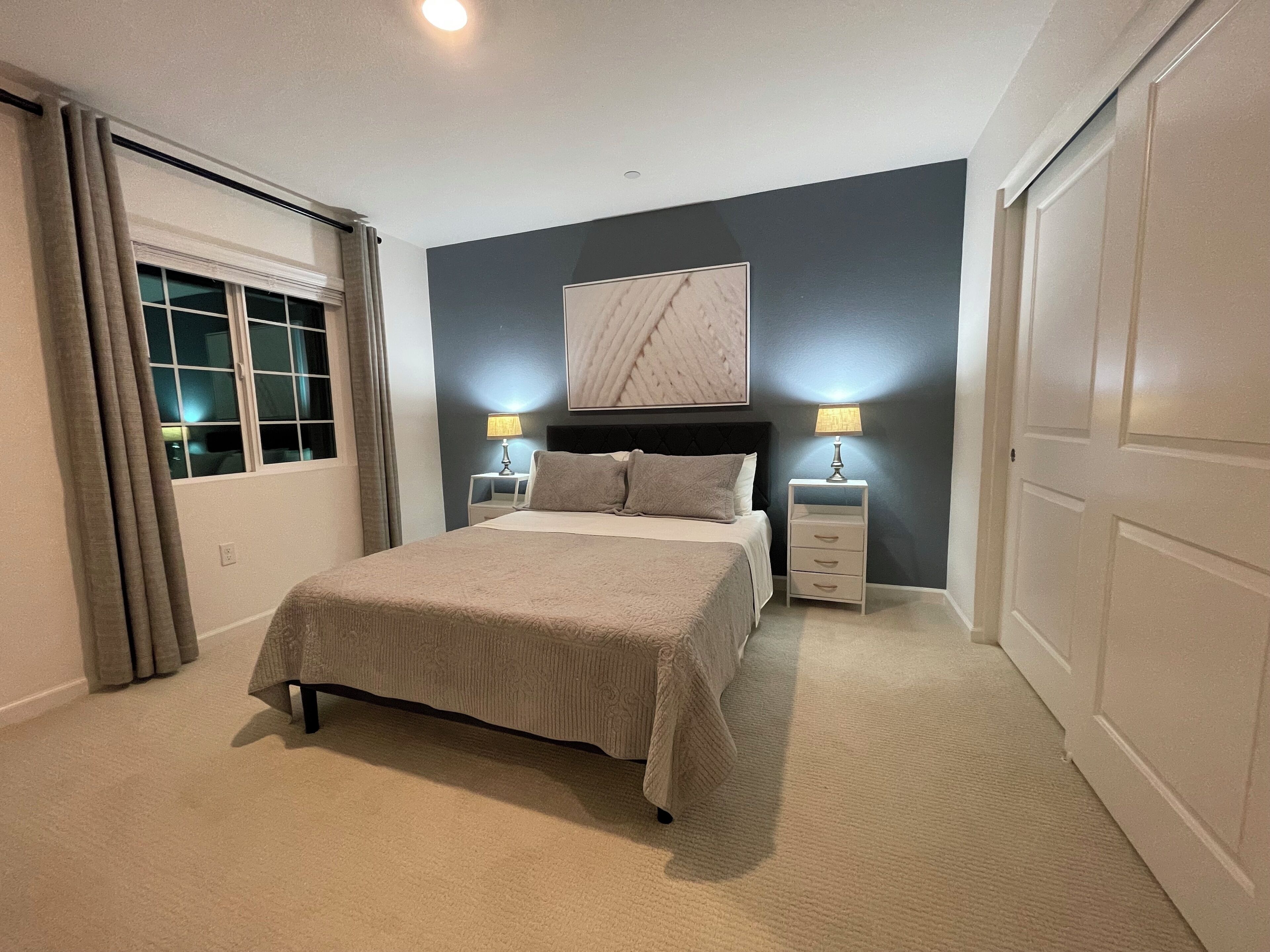 3 camere, una cassaforte in camera, una scrivania, ferro/asse da stiro