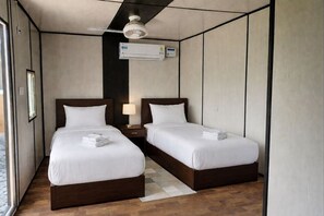 3 bedrooms, free WiFi, bed sheets - Mud Meadows - Peace and Tranquility 3br Farm With Pool (Faridabad)