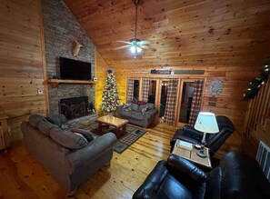 Smart TV, fireplace, video games, books - Creekside Ellijay Cabin,  Hot Tub, Trout Stream, Outdoor Fireplace (Ellijay)
