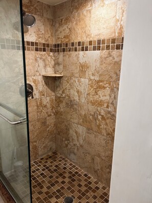 Shower, hair dryer, towels, soap - Hideaway Condo on Golf Course, Many Amenitites (Fort Myers)