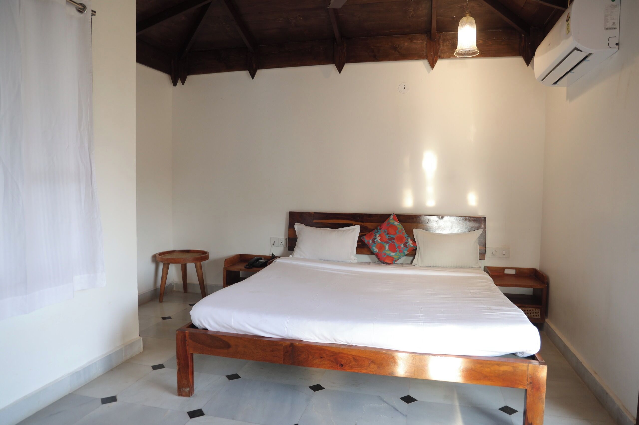 Deluxe Room | Desk, laptop workspace, free WiFi