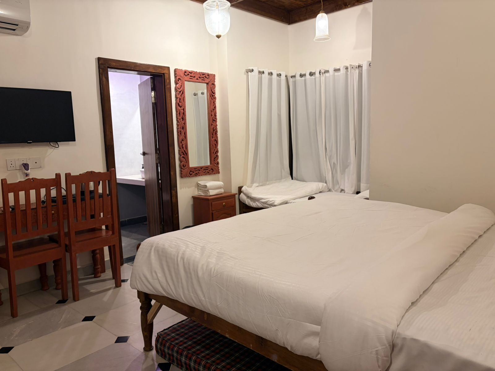 Executive Room | Desk, laptop workspace, free WiFi