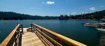 Boat Dock - Lake Front - Dog Friendly - Sleeps 23