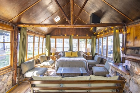 Interior. Boat Dock - Lake Front - Dog Friendly - Sleeps 23