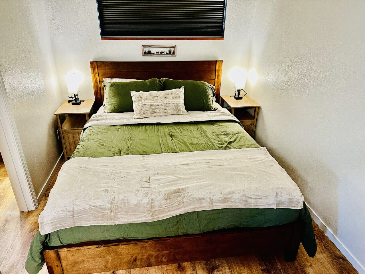 8 bedrooms, travel cot, WiFi, bed sheets