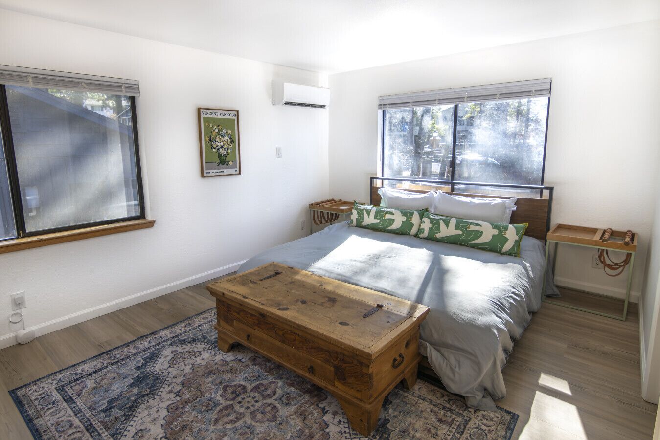 8 bedrooms, travel crib, WiFi, bed sheets