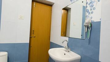 Bruser, håndklæder, Sæbe, Toiletpapir