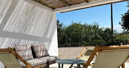 Mas Mido Century-old Farmhouse in Deltebre
