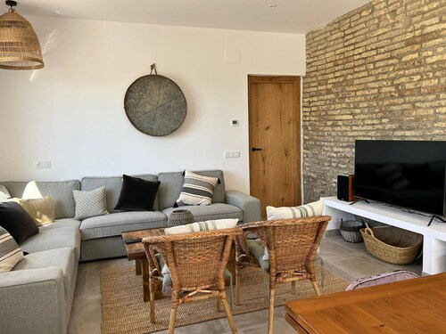 Mas Mido Century-old Farmhouse in Deltebre