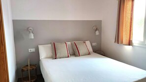 4 habitaciones y tabla de planchar con plancha 