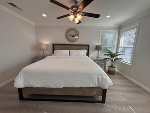 3 habitaciones, tabla de planchar con plancha, wifi y ropa de cama 