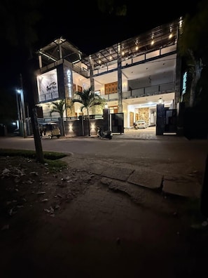 Iron/ironing board, free WiFi - Sunsei Beach Negombo (Negombo)