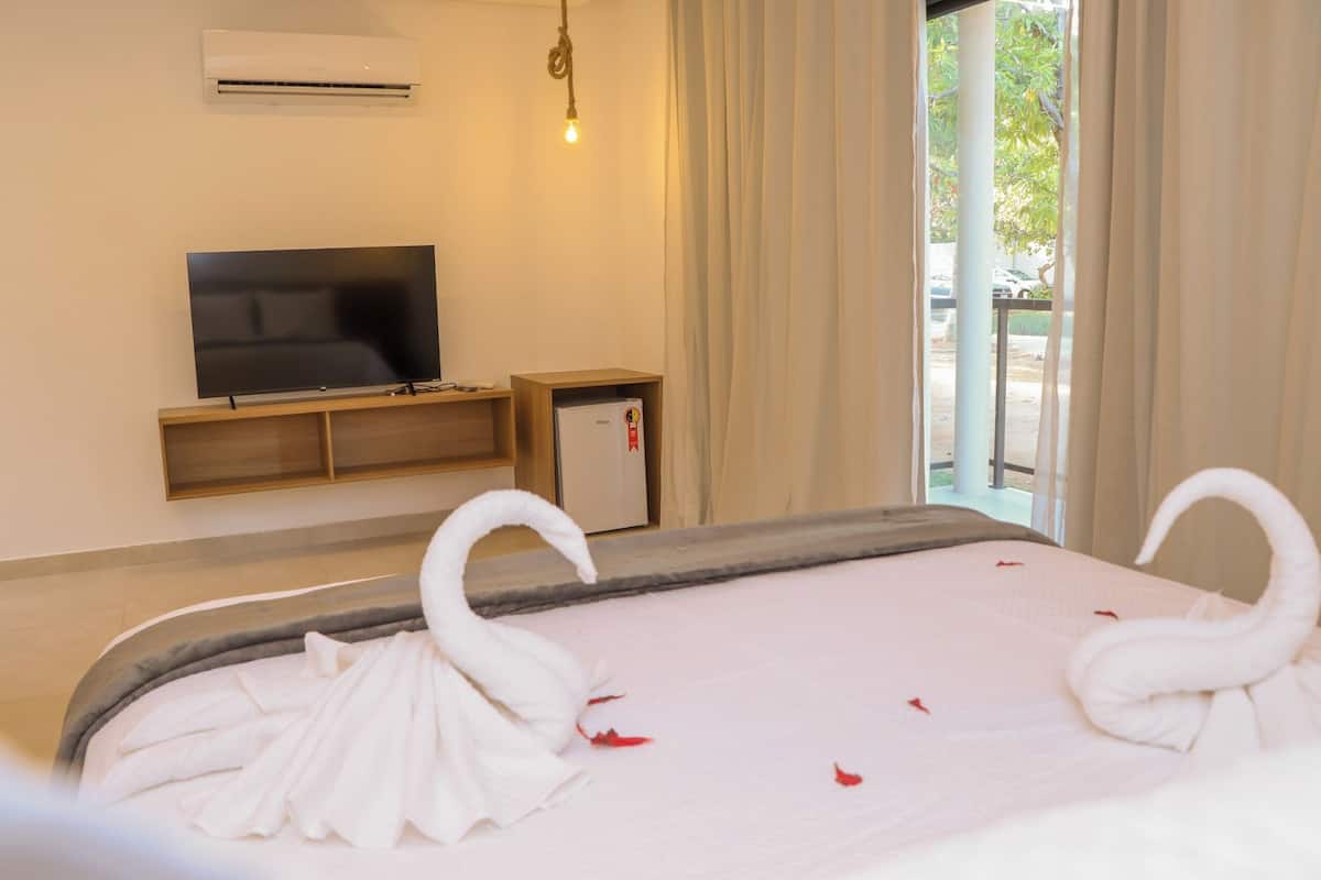 Habitació doble Deluxe, pati hawaià, vistes al jardí | Cortines opaques, planxa i posts de planxar i wifi gratuïta