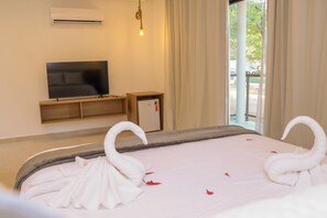 Habitació doble Deluxe, pati hawaià, vistes al jardí | Cortines opaques, planxa i posts de planxar i wifi gratuïta 