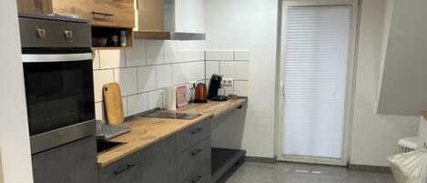 Frigorífic, microones, forn i placa de cuina