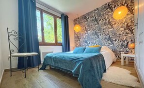 1 bedroom, iron/ironing board, bed sheets