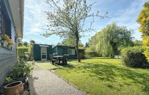 Outdoor dining - Gîte marais Audomarois, pedestrian/boat access (Tilques)