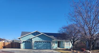 Nice 3-bedroom + office, 3 bath, LG 3 car garage, house in Spanish Springs, NV