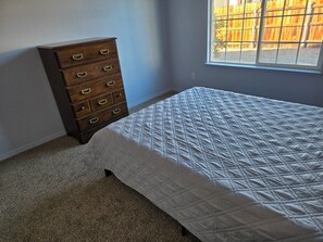3 bedrooms, desk, iron/ironing board, free WiFi