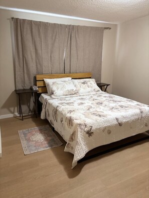 2 bedrooms, iron/ironing board, WiFi, bed sheets - 2 bedroom suite near downtown (Calgary)