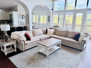 Smart TV, fireplace, table football - 7BR Ski & Golf Course Retreat with Hot Tub (Flagstaff)