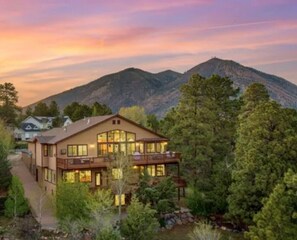 Exterior - 7BR Ski & Golf Course Retreat with Hot Tub (Flagstaff)