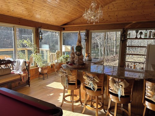 Cozy lake-front 1-bedroom cabin in beautiful Sparta with AC/Heating
