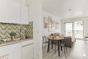 Interior - Cozy Comfortable Studio in the Heart of Paris 12th (Paris)