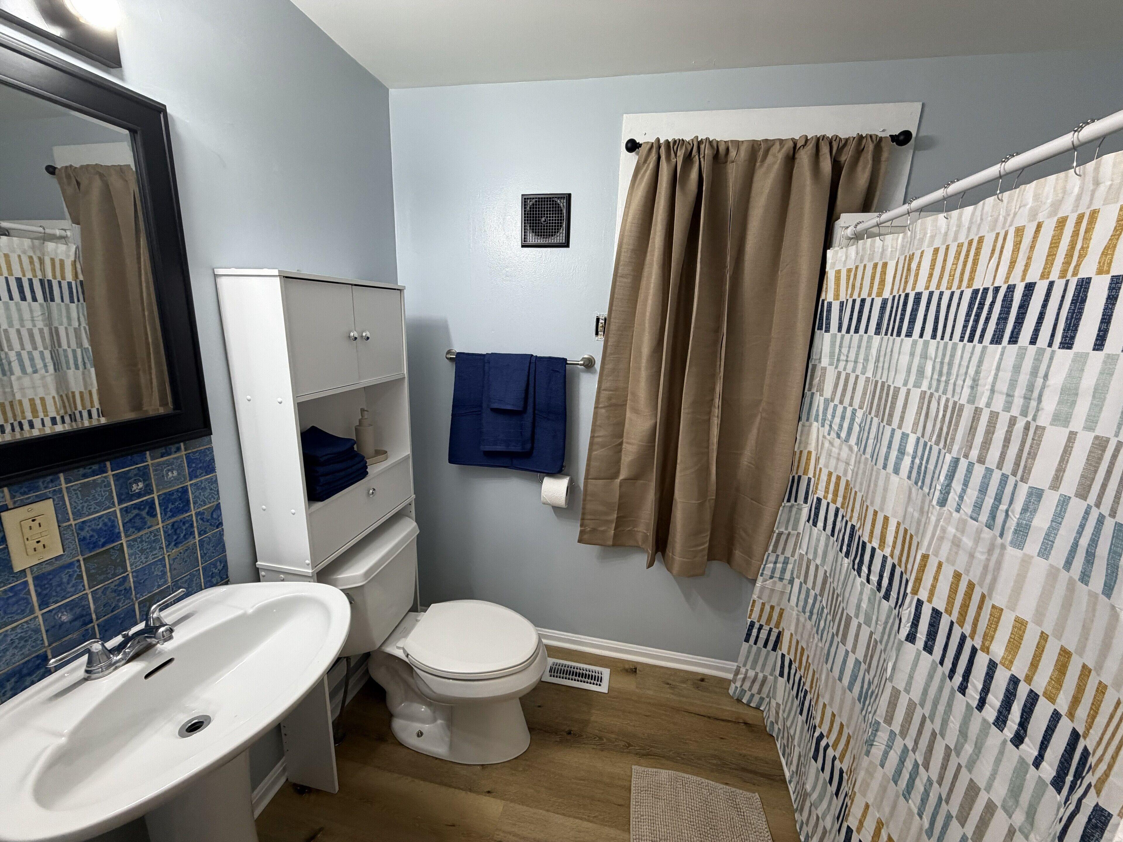Serviettes fournies, savon, papier toilette